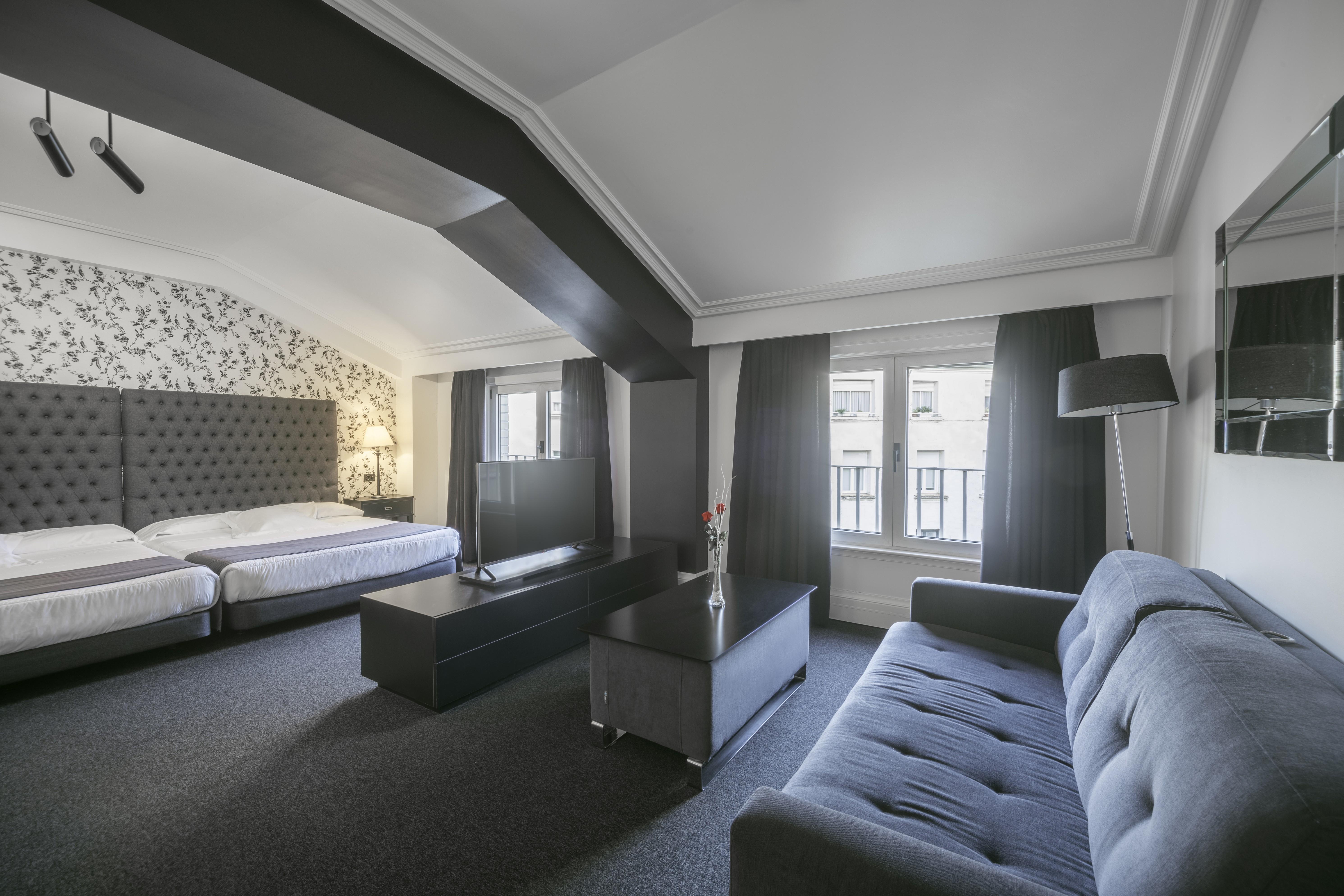 Hotel Lopez De Haro Билбао Екстериор снимка Suite