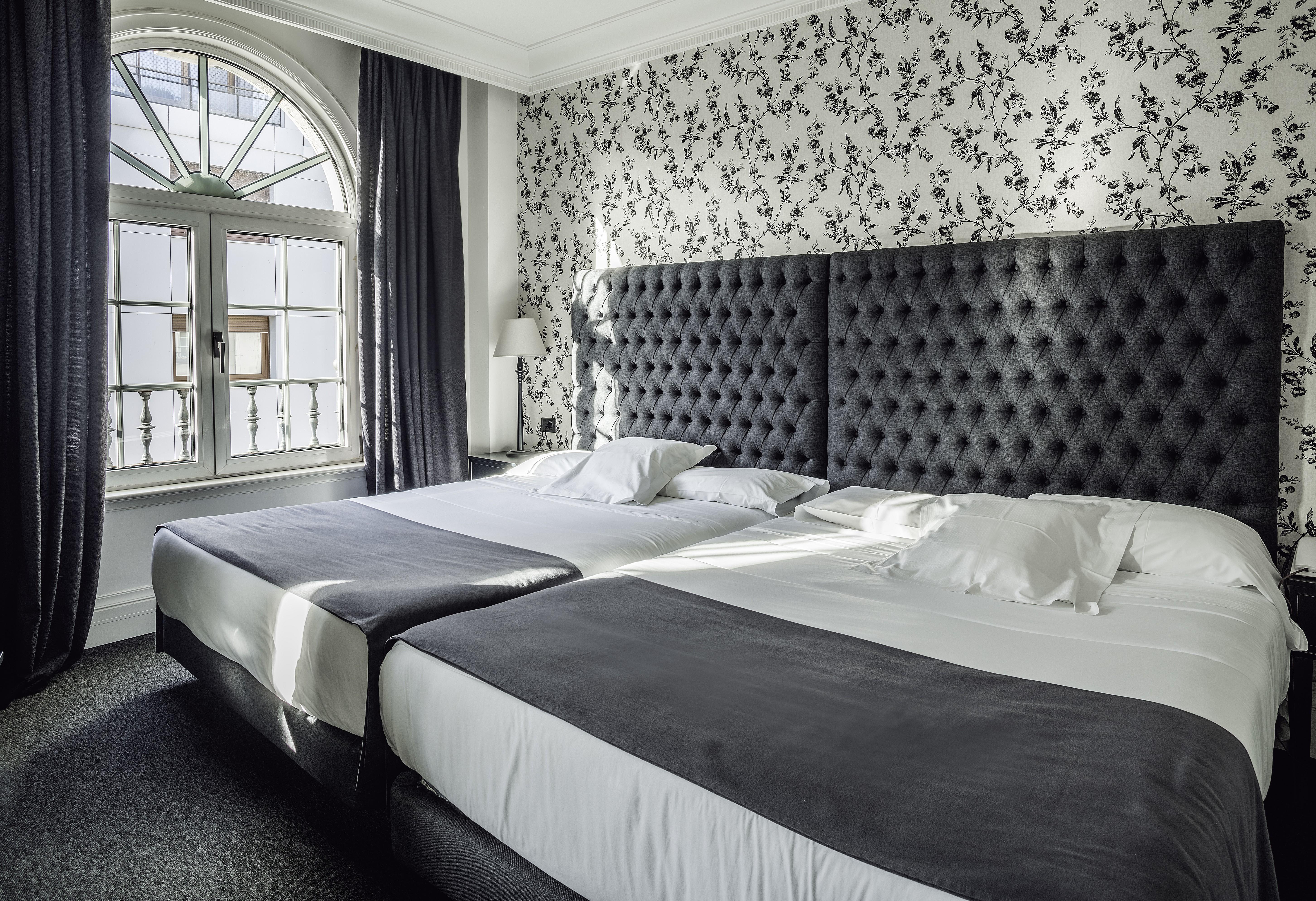 Hotel Lopez De Haro Билбао Екстериор снимка A room at the Hotel Axelmannstein