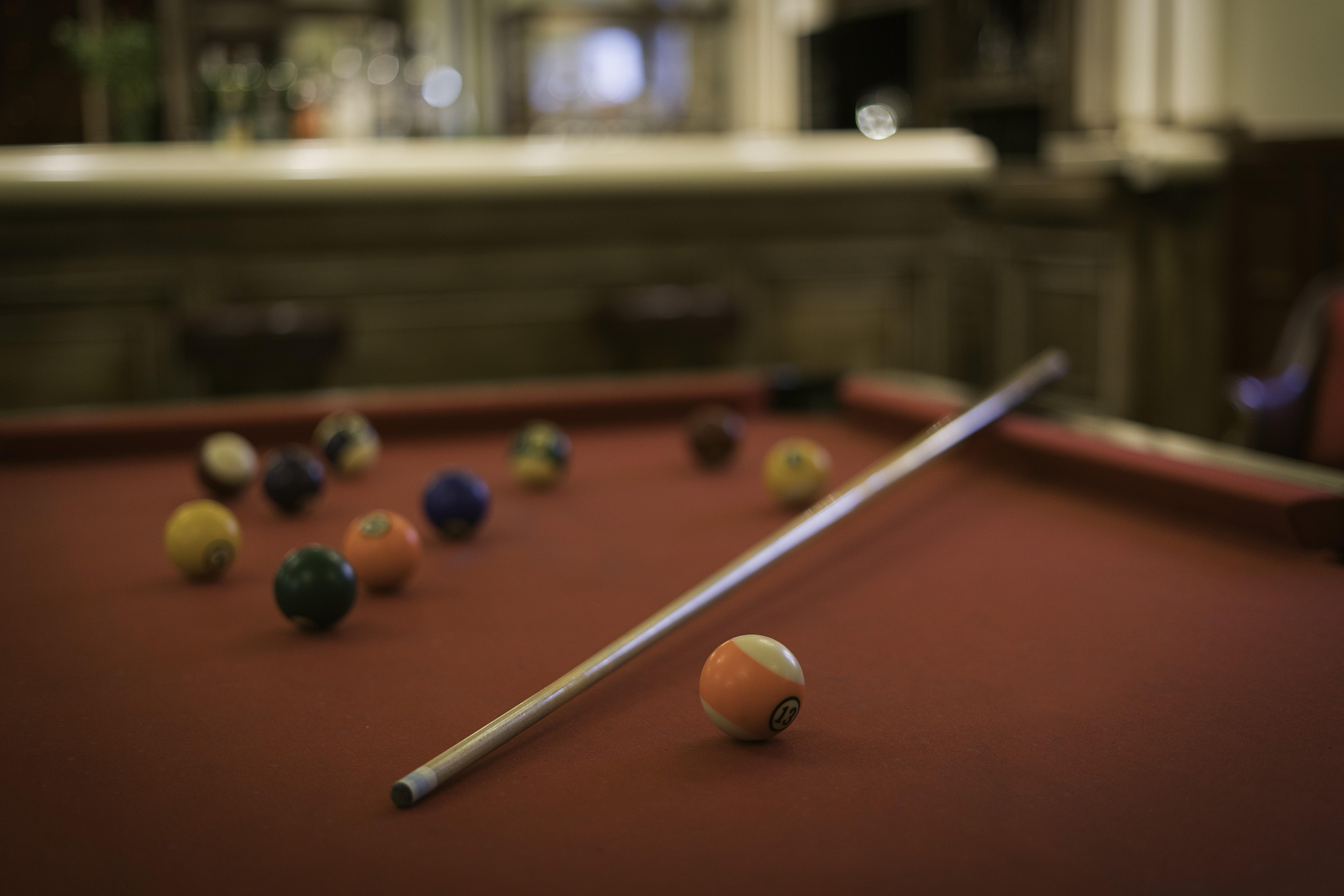 Hotel Lopez De Haro Билбао Екстериор снимка A pool table