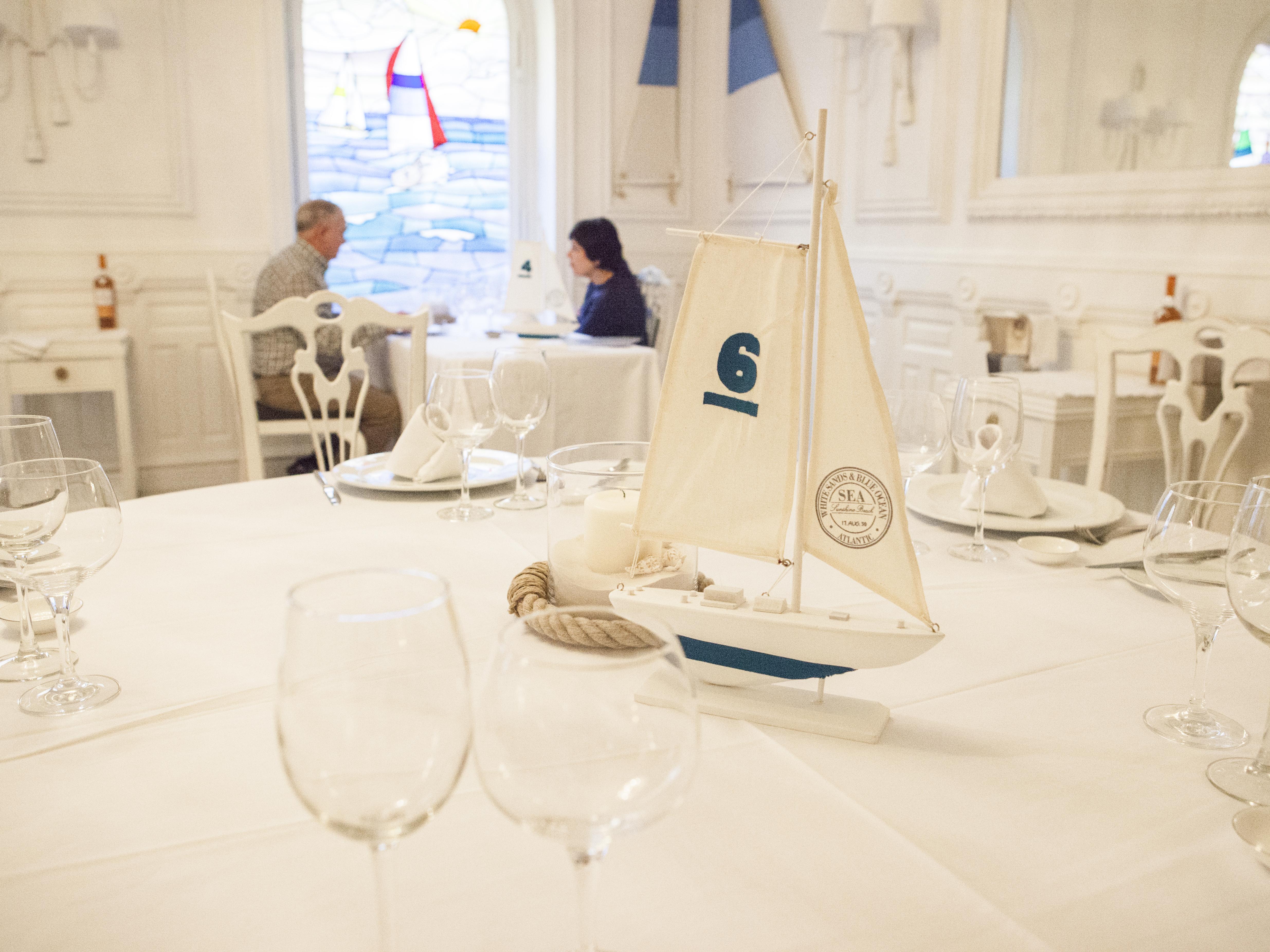 Hotel Lopez De Haro Билбао Екстериор снимка Restaurant