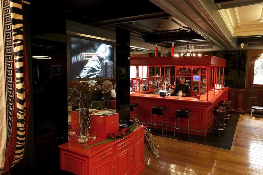 Hotel Lopez De Haro Билбао Екстериор снимка The bar at the Hong Kong branch of the Mandarin Oriental