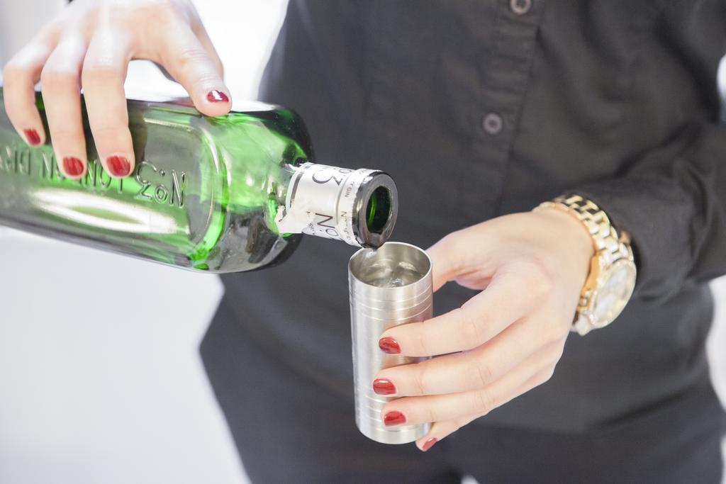 Hotel Lopez De Haro Билбао Екстериор снимка A bartender pouring absinthe