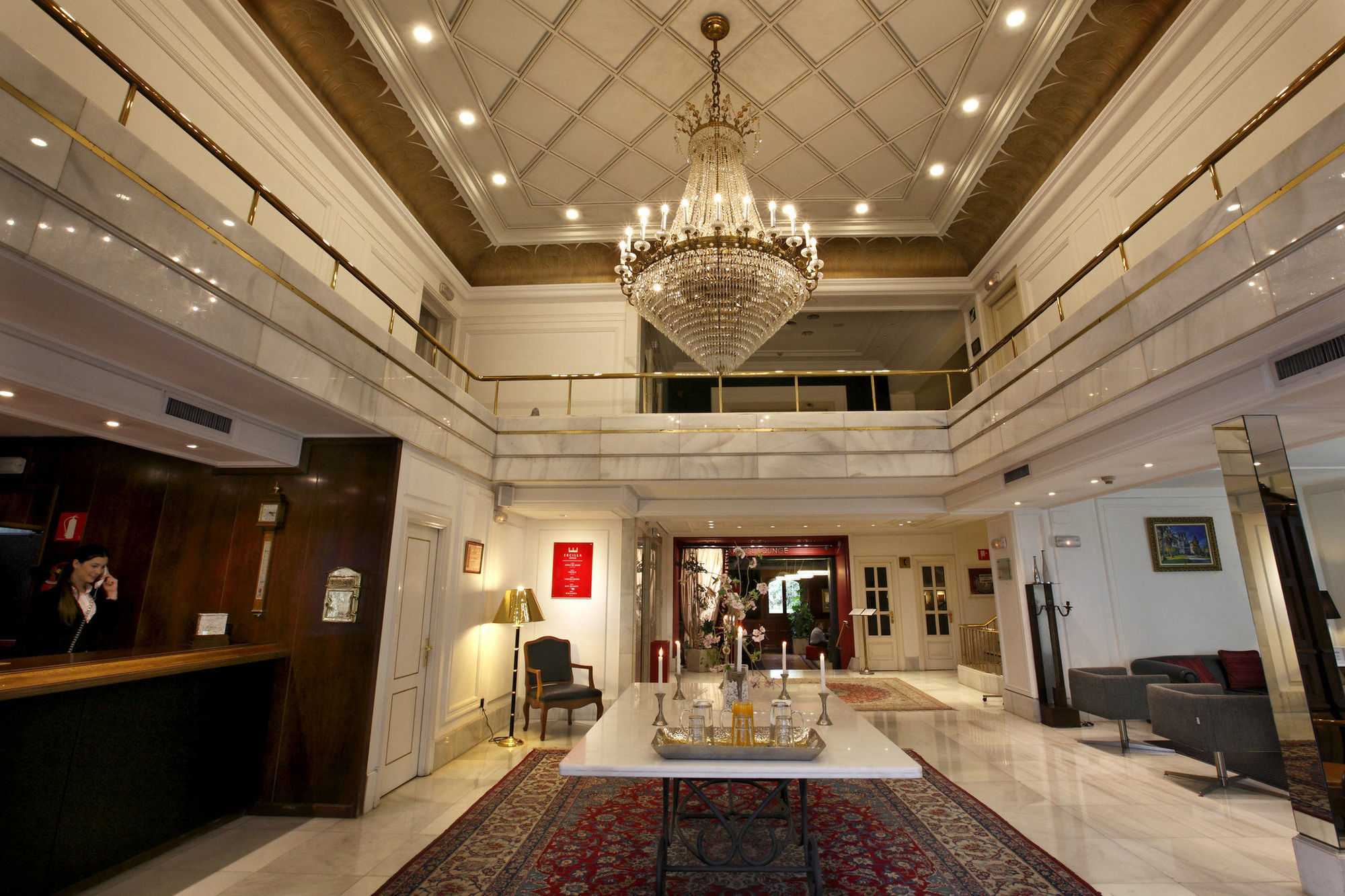 Hotel Lopez De Haro Билбао Екстериор снимка Lobby
