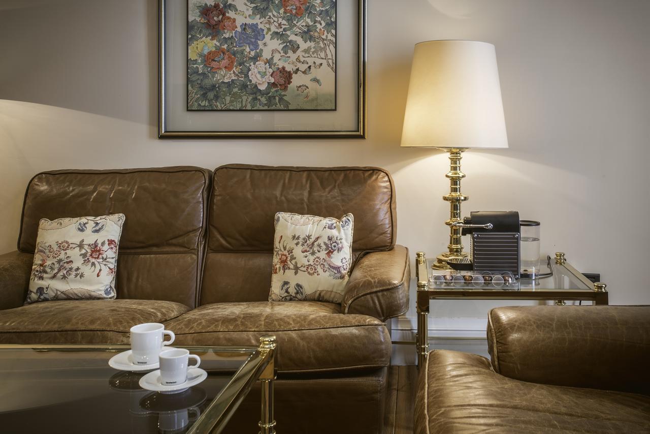 Hotel Lopez De Haro Билбао Екстериор снимка A living room at the hotel