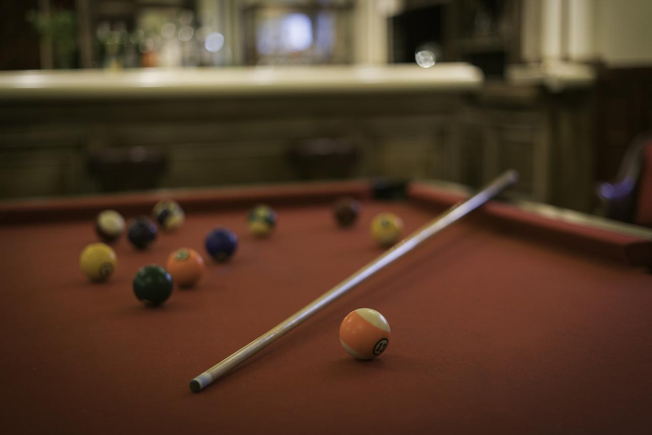 Hotel Lopez De Haro Билбао Екстериор снимка Pool table