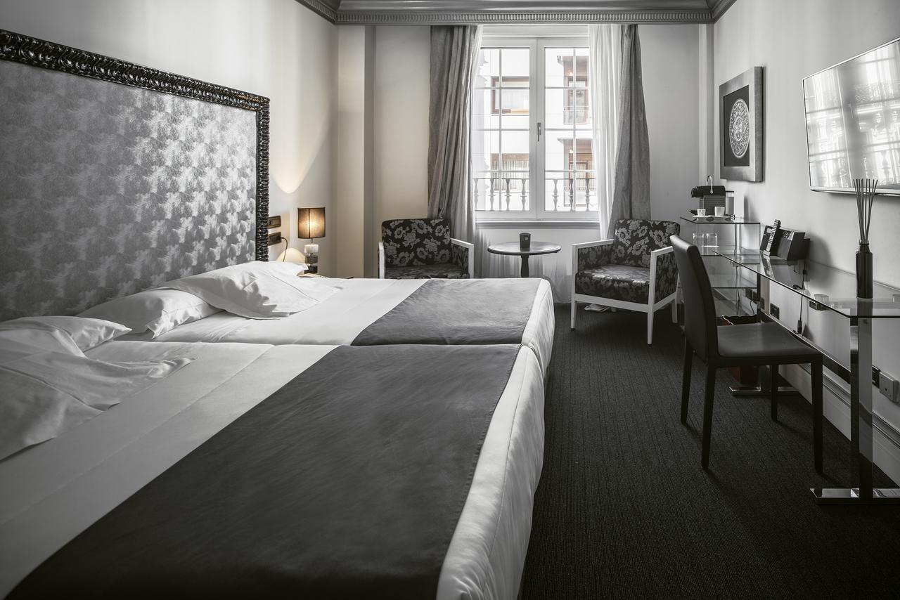 Hotel Lopez De Haro Билбао Екстериор снимка A room at Hotel Palace Madrid